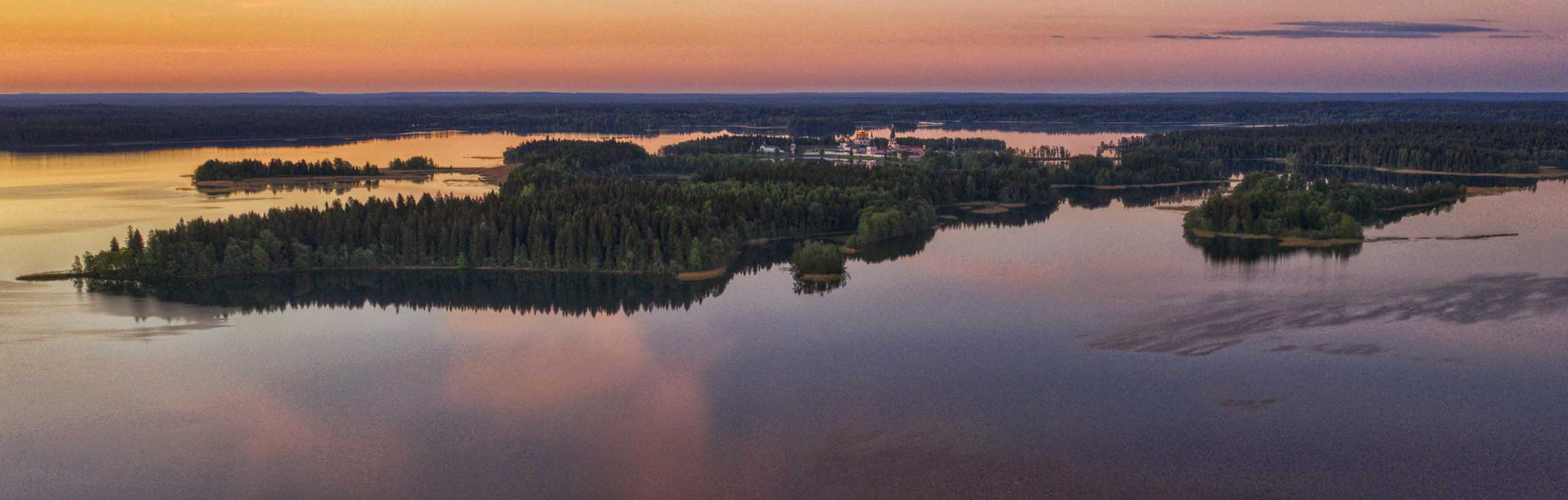 Домики у озера на Валдае для отдыха на выходные и на неделю